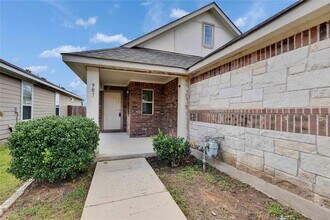 907 Yabers Ct in Austin, TX - Foto de edificio - Building Photo