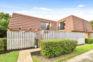 2309 23rd Ln in Palm Beach Gardens, FL - Building Photo