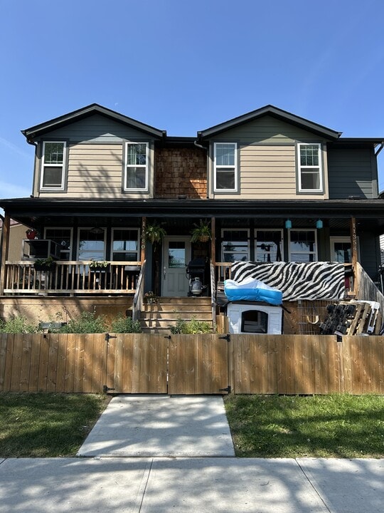 11350-11353 53 St NW in Edmonton, AB - Building Photo