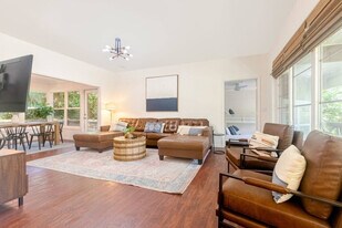 318 SW 27th St in Gainesville, FL - Building Photo