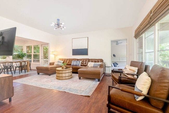 property at 318 SW 27th St