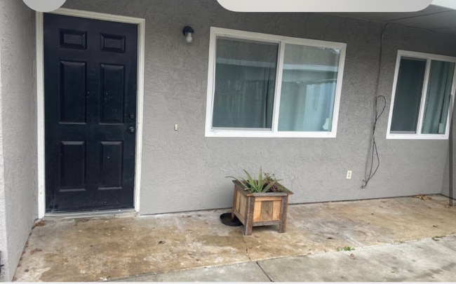 581 Stratford Ct in Merced, CA - Building Photo - Building Photo