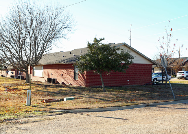 Grandview Retirement Village in Grandview, TX - Foto de edificio - Building Photo