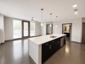 1111 N Durham Dr in Houston, TX - Building Photo