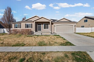 1572 S Bridle Path Loop in Lehi, UT - Building Photo