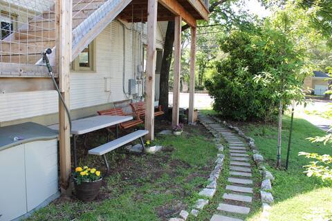 1822 W 35th St, Unit Bradz Upstairs in Austin, TX - Foto de edificio - Building Photo