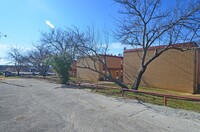 Oak Knoll Apartments in Weatherford, TX - Foto de edificio - Building Photo