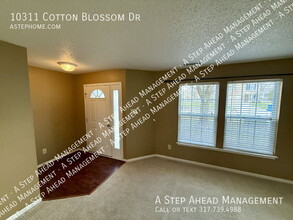 10311 Cotton Blossom Dr in Fishers, IN - Building Photo - Building Photo