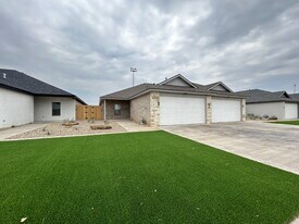 7008 40th St in Lubbock, TX - Building Photo