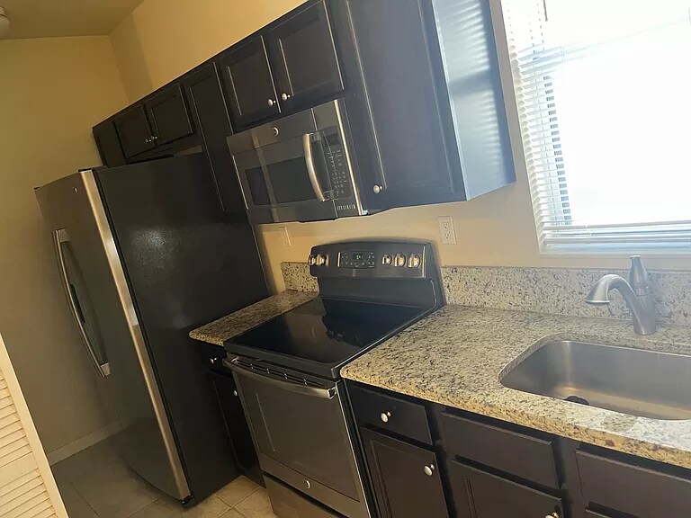 9448 SW 171st Pl-Unit -Studio in Miami, FL - Building Photo