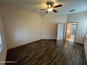 2024 Hovington Cir W in Jacksonville, FL - Building Photo - Building Photo