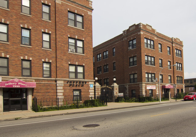 Jeffery Place Apartments in Chicago, IL - Foto de edificio - Building Photo