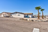 2300 Palo Verde Blvd S in Lake Havasu City, AZ - Foto de edificio - Building Photo