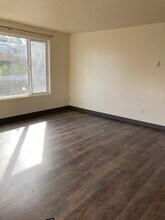 1291 Vista Ave SE in Salem, OR - Foto de edificio - Building Photo