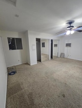 10217 Yorba St in Riverside, CA - Foto de edificio - Building Photo