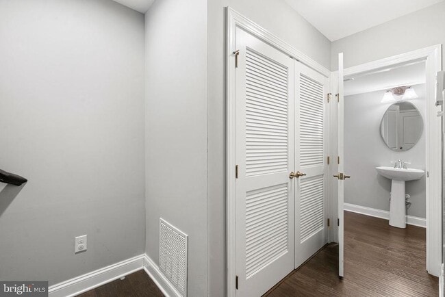 89 Isabelle Ct in Evesham, NJ - Building Photo - Building Photo
