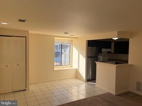 9709 Docena Dr in Gaithersburg, MD - Foto de edificio - Building Photo