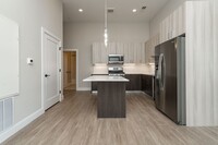 344 Bremen St, Unit 505 in Boston, MA - Building Photo - Building Photo