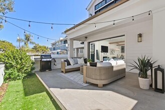 715 F Ave in Coronado, CA - Building Photo - Building Photo