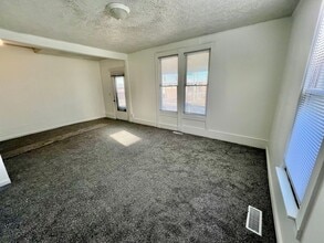 701 S Center St in Bloomington, IL - Building Photo - Building Photo