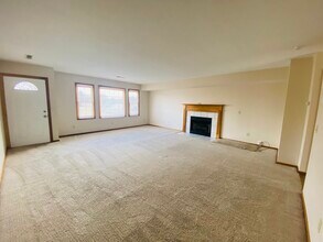 7491 Shisler St NE in North Canton, OH - Foto de edificio - Building Photo