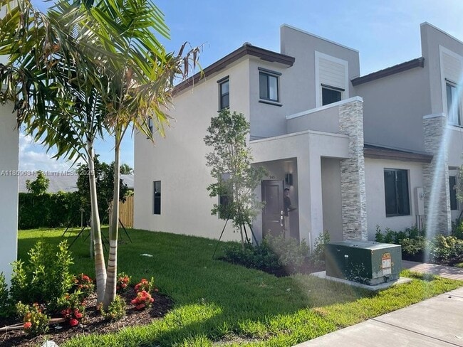 945 NE 211th St, Unit 203 in North Miami Beach, FL - Building Photo - Building Photo