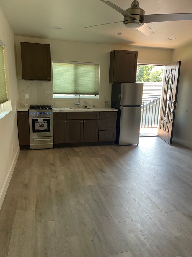 5904 Sunny Vista Ave, Unit ADUOsk Park in Oak Park, CA - Building Photo - Building Photo
