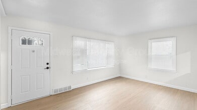 9820 Iveland Dr in Overland, MO - Building Photo - Building Photo