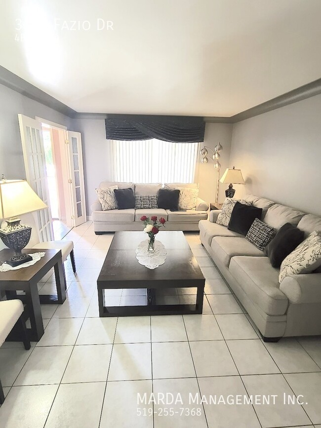 3058 Fazio Dr in Windsor, ON - Building Photo - Building Photo