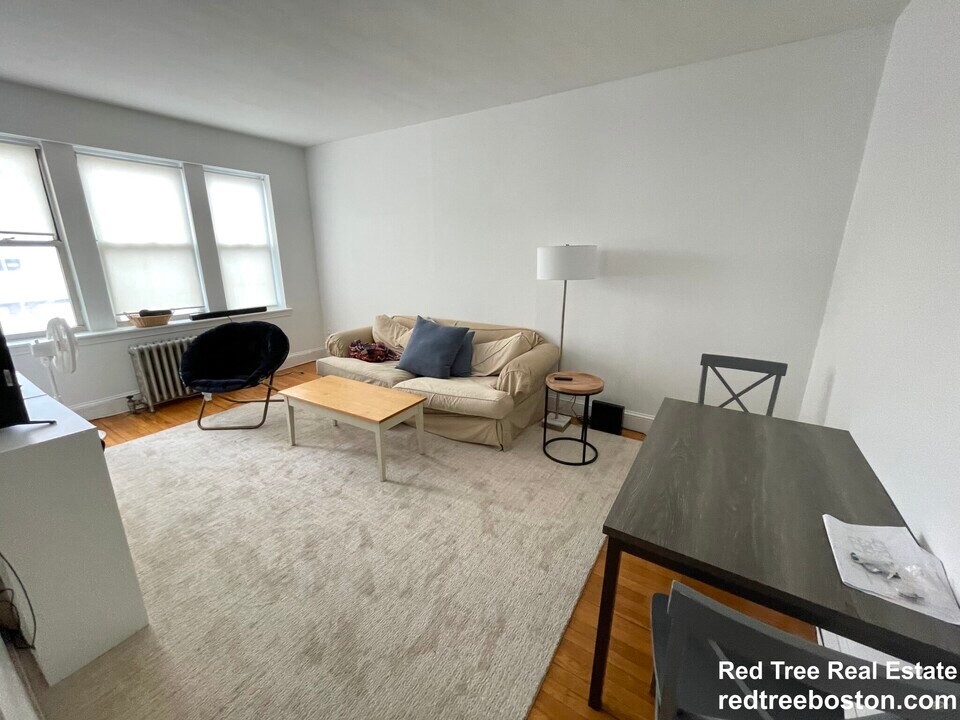 28 Colborne Rd in Boston, MA - Building Photo