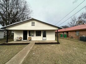 1819 10th Ave N in Columbus, MS - Building Photo