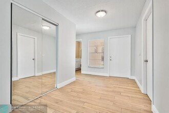 23106 SW 61st Ave in Boca Raton, FL - Foto de edificio - Building Photo