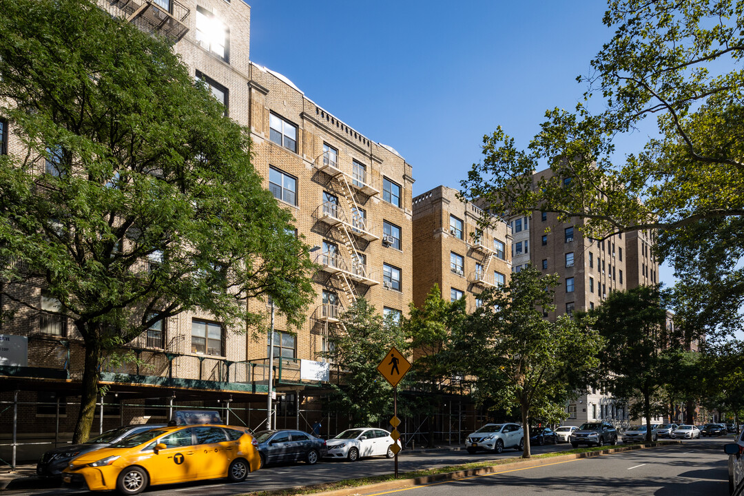 710 Riverside Dr in New York, NY - Building Photo