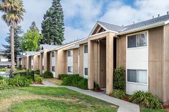 Lund Garden Apartments in Hayward, CA - Building Photo - Building Photo