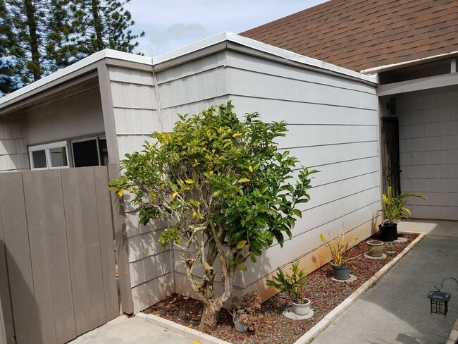 property at 94-433-433 Lanikuhana Pl