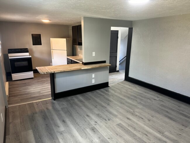 706 Church St, Unit 2