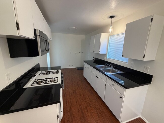 1581 Sequoia Ave in Simi Valley, CA - Building Photo - Building Photo