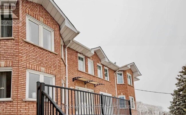 394 Caledonia Rd in Toronto, ON - Building Photo - Building Photo