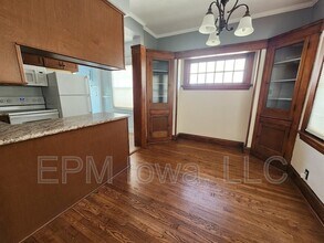 1119 Maplewood Dr NE in Cedar Rapids, IA - Building Photo - Building Photo