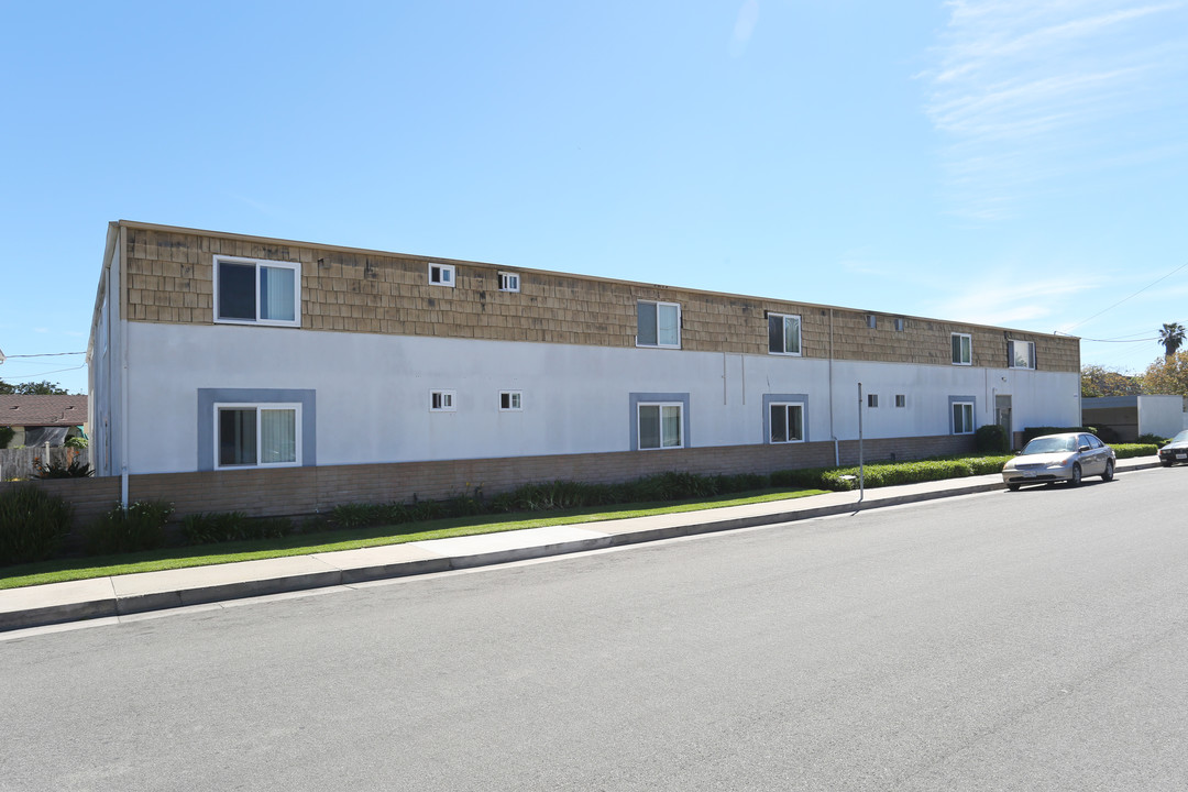 Beachcomber Apartments in Port Hueneme, CA - Building Photo