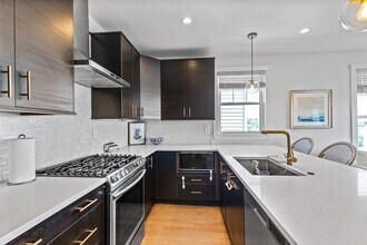 241 Lexington St, Unit 2 in Boston, MA - Foto de edificio - Building Photo