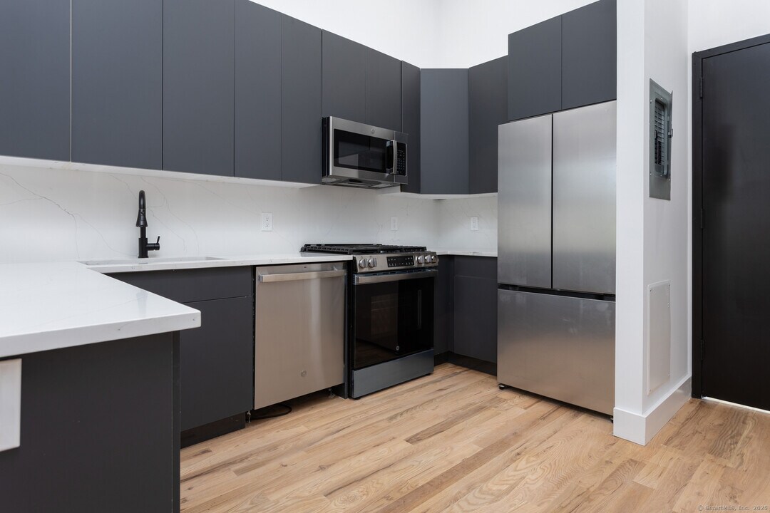 10 Commerce St-Unit -3R in Norwalk, CT - Building Photo