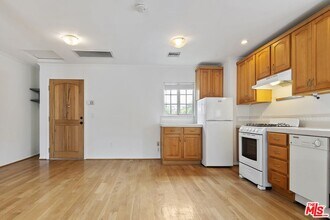 2026 Glendon Ave in Los Angeles, CA - Building Photo - Building Photo