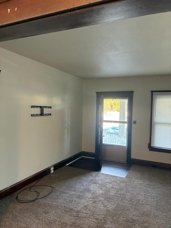 18243 Sloane Ave, Unit Apartment #1 Downstairs in Lakewood, OH - Building Photo - Building Photo