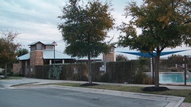 1028 Tudor House Rd in Pflugerville, TX - Building Photo - Building Photo