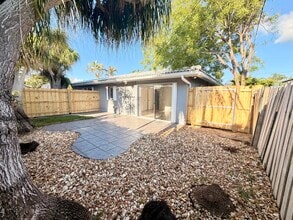 620-630 NE 19th Ave in Deerfield Beach, FL - Building Photo - Building Photo
