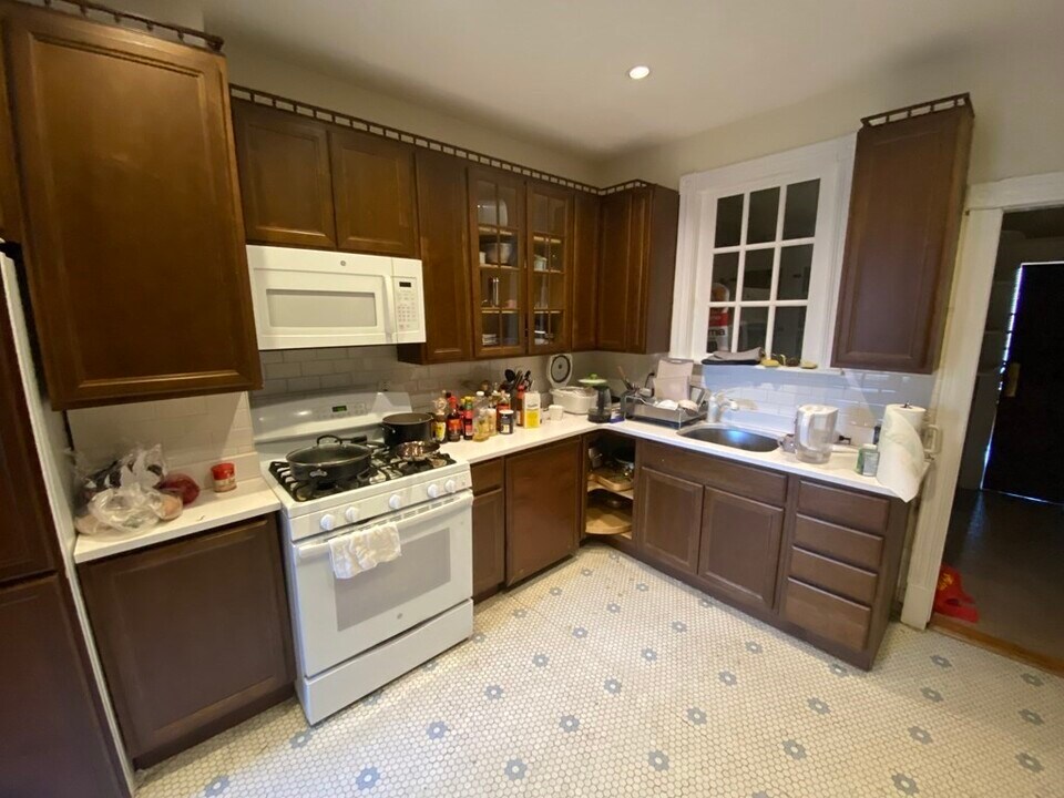 1033 Beacon St-Unit -2 in Brookline, MA - Building Photo