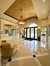 616 Clearwater Park Rd, Unit PH05 in West Palm Beach, FL - Building Photo - Building Photo