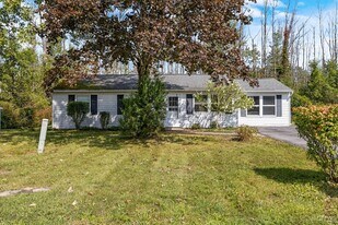 8839 English Rd in Brewerton, NY - Building Photo