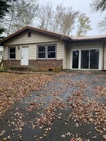 2008 Arlington Pl in Hendersonville, NC - Building Photo